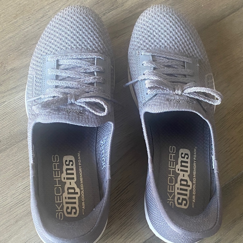 Skechers women’s  Slip-Ins Light Gray Knit Sneakers
